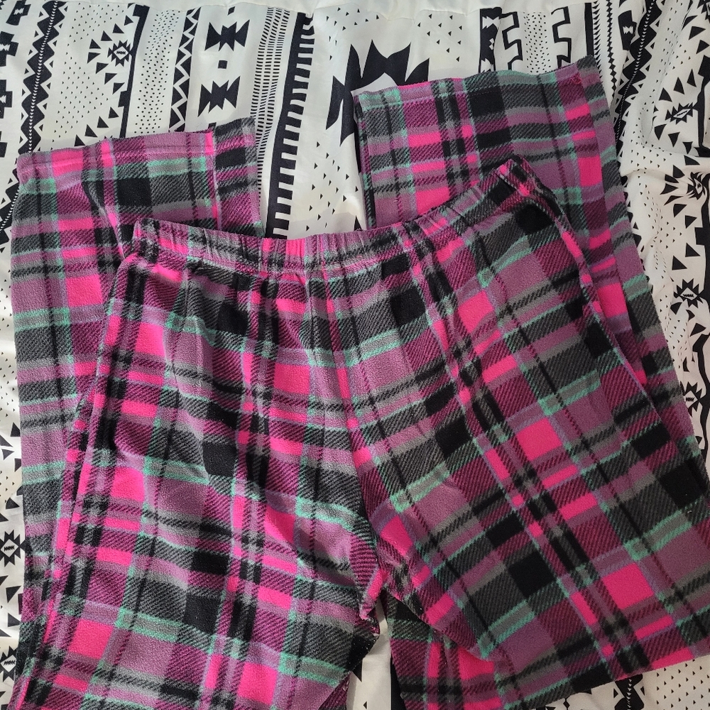 Secret Treasures pink and black plaid pajama set - Picture 5 of 6